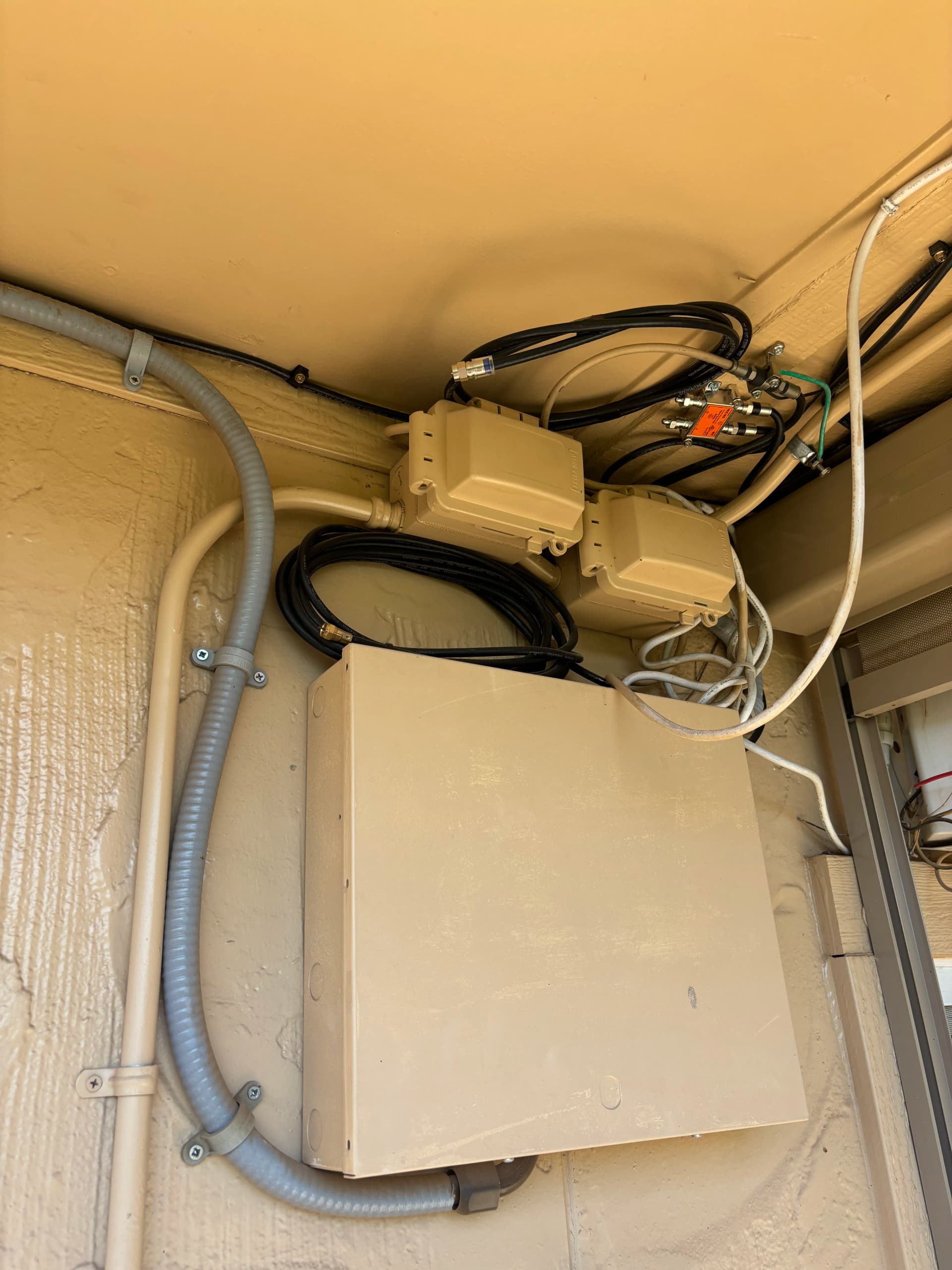 Gallery photos for Can Lights, Dimmers, Sconces and More in One Arizona Home: Image #2