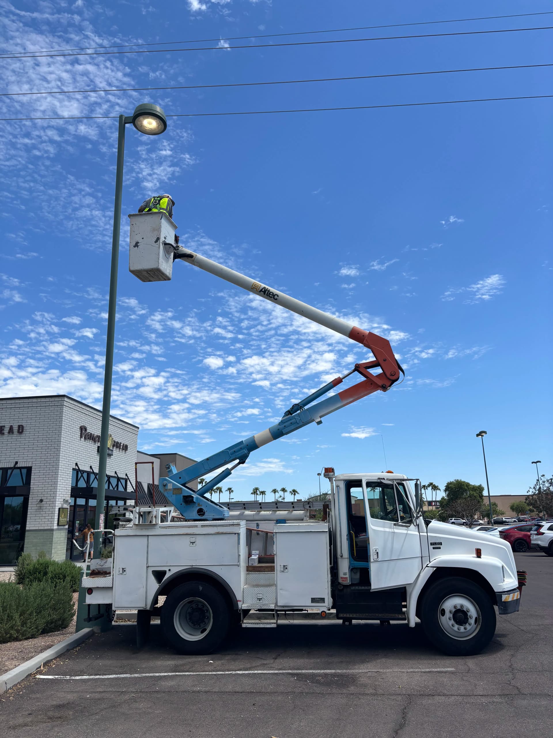 Gallery photos for Parking Lot Light Repair Done Right in Arizona: Image #1