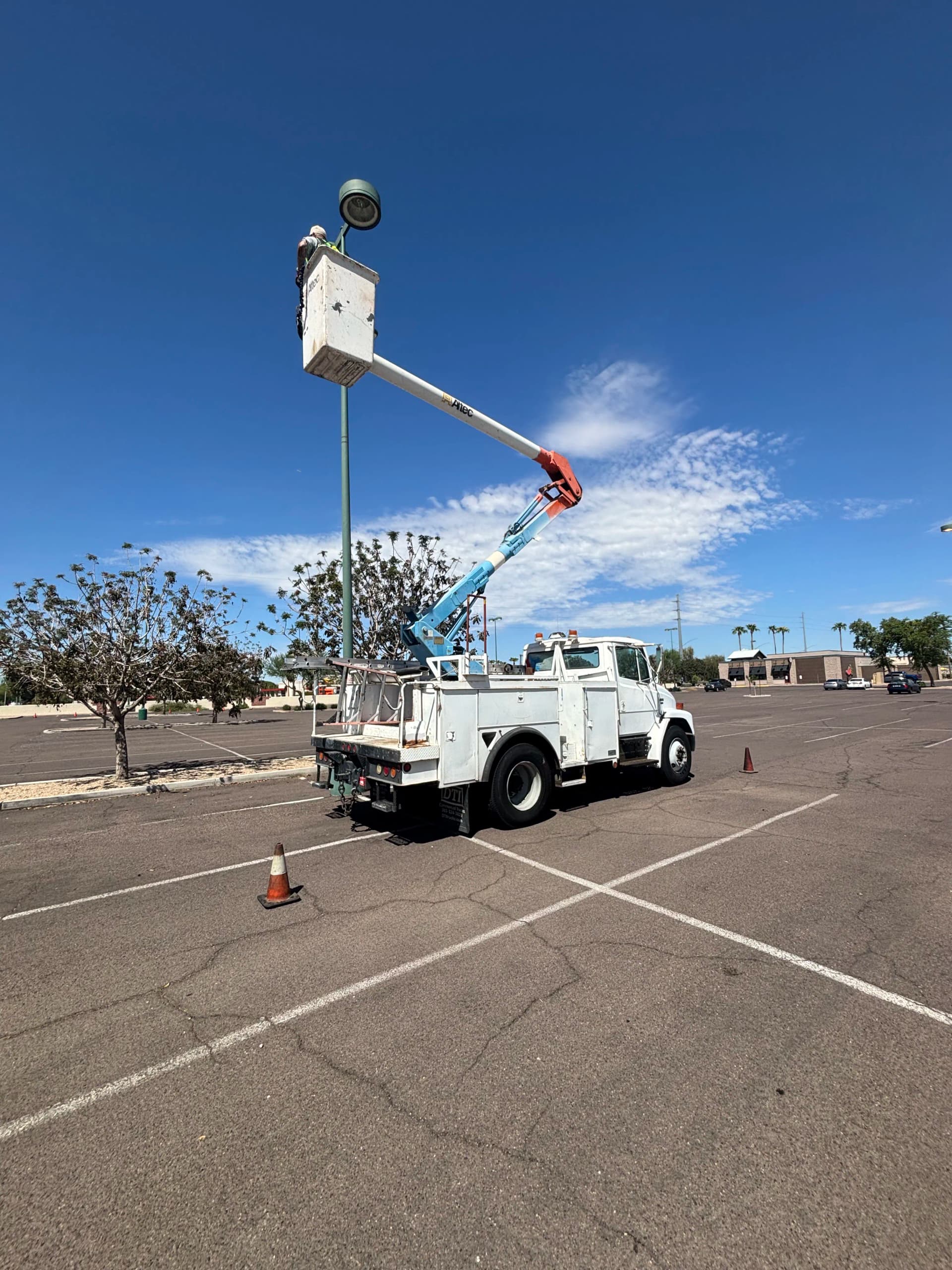 Gallery photos for Parking Lot Light Repair Done Right in Arizona: Image #3